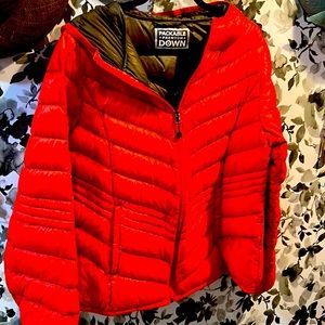 Lightweight yet very warm down jacket, great for travel